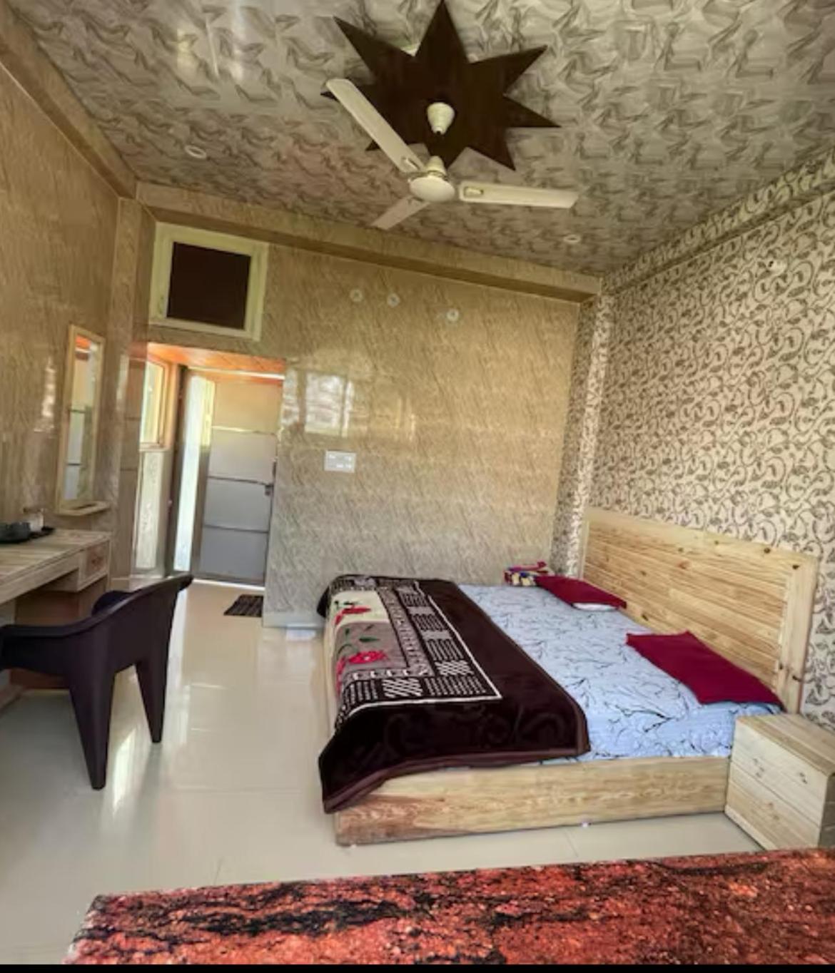 רישיקש Art Bliss Hostel מראה חיצוני תמונה